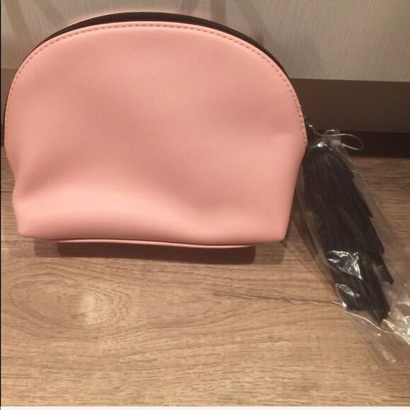 ❤️1 hr sale🎉Blush Cosmetic bag💄 - Picture 5 of 6